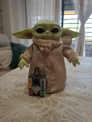 Muñeco Baby Yoda Interactivo