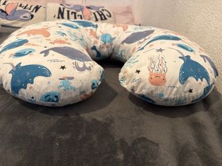 Cojín de lactancia con funda extraíble