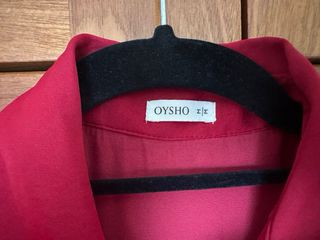 Mono Oysho rojo seda