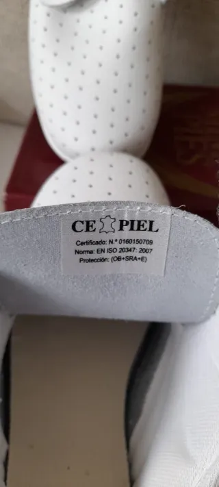 ZAPATILLAS DE HOSPITAL BLANCAS, CON VELCRO.