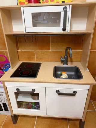 Cocinita de juguete de madera