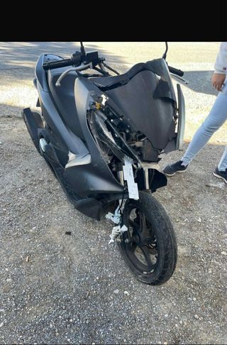 Moto Scooter Negra y Gris pcx honda año 2017