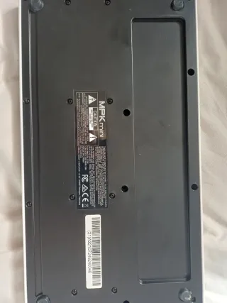 Controlador MIDI AKAI MPK Mini