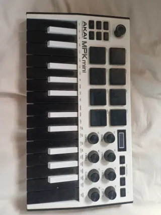 Controlador MIDI AKAI MPK Mini