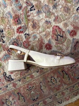 Zapatos de piel blancos