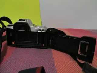 Cámara analógica Canon EOS 500N