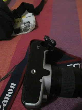 Cámara analógica Canon EOS 500N