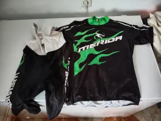 Maillot y culotte ciclismo Merida