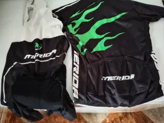 Maillot y culotte ciclismo Merida