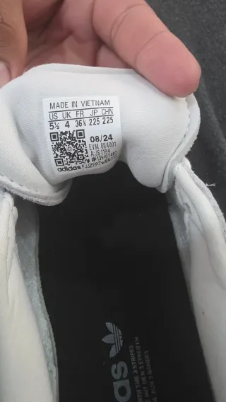 Zapatillas Adidas Blancas y Negras