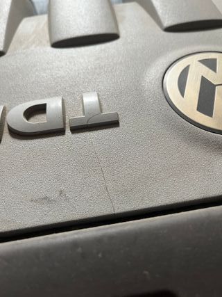 Tapa motor TDI Volkswagen.