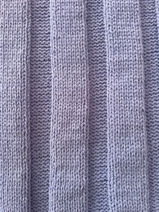 Falda larga de punto azulona