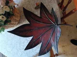 Hoja decorativa metal marrón oscuro