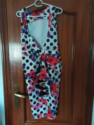 Vestido floral con lunares