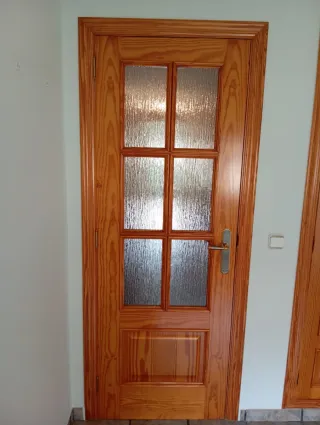 Puertas de madera con y sin cristal