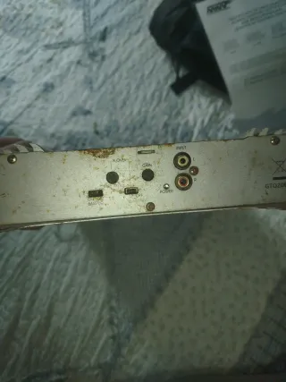 Etapa de Potencia JBL Plata y Negro