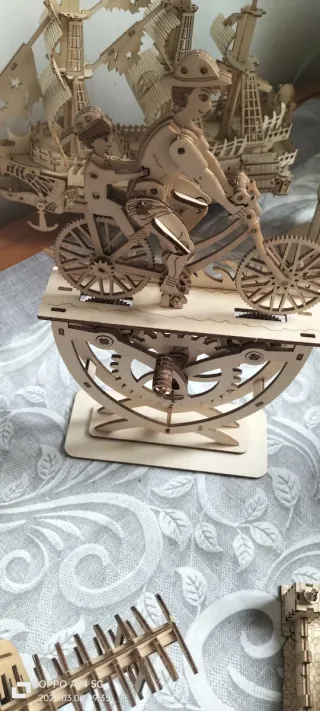 Modellino in legno fatto a mano