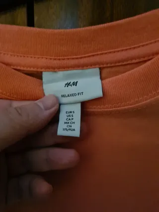 Camiseta H&M Naranja con Estampado