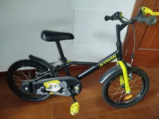 Bicicleta infantil B'TWIN negra y amarilla
