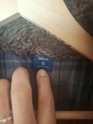 Abrigo beige de pana con cuello de pelo