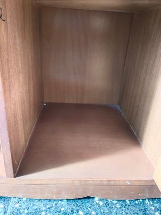 Mueble de madera marrón