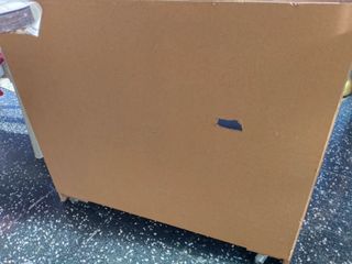 Mueble de madera marrón