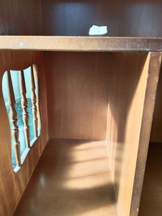 Mueble de madera marrón