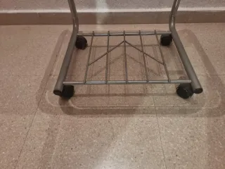 Mesa auxiliar acero y cristal con ruedas