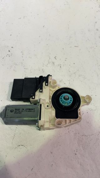 MOTOR ELEVALUNAS TRASERO DERECHO VOLKSWAGEN GOLF VI (5K1)