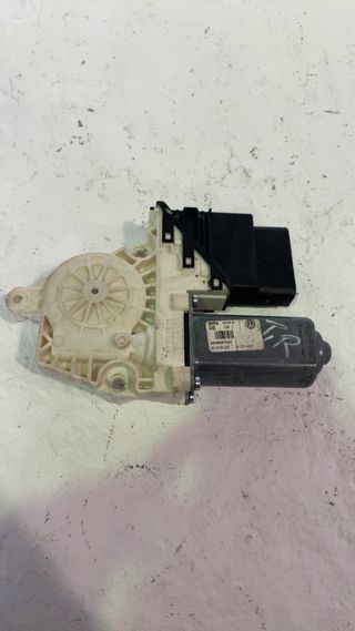 MOTOR ELEVALUNAS TRASERO DERECHO VOLKSWAGEN GOLF VI (5K1)