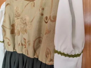 Vestido medieval beige y verde