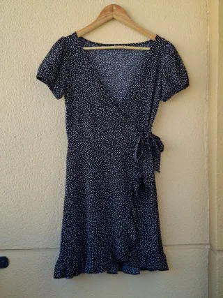 Vestido corto cruzado azul y blanco