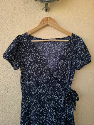 Vestido corto cruzado azul y blanco