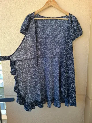 Vestido corto cruzado azul y blanco