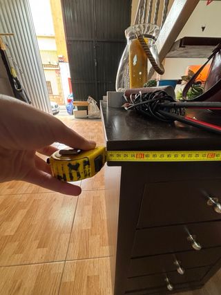 Mesa de madera con almacenamiento