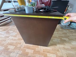 Mesa de madera con almacenamiento