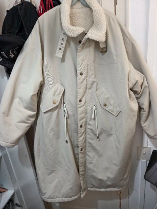 Abrigo oversize beige con cuello efecto borreguito
