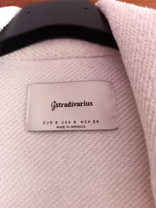 Chaqueta Stradivarius cremacrema Talla S