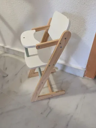 Trona de madera para muñecas