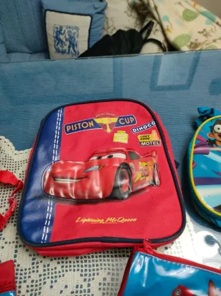 Conjunto de mochilas y estuches infantiles