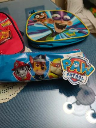 Conjunto de mochilas y estuches infantiles