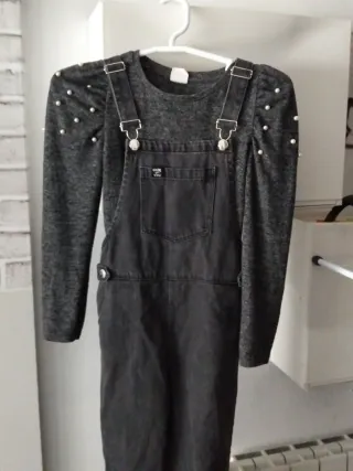 Conjunto de peto, jersey y abrigo.