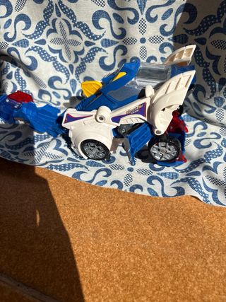 Coche Patrulla Transformable a Dinosaurio