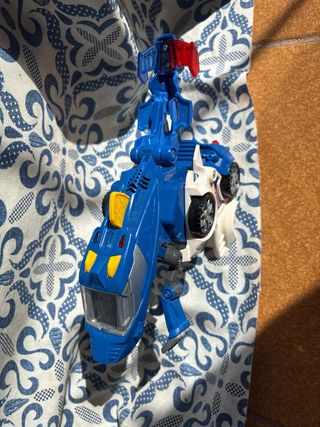 Coche Patrulla Transformable a Dinosaurio