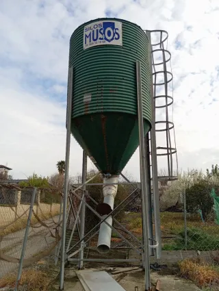 Se venden silos metálicos