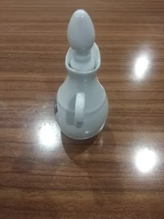 Galheteiro em porcelana com uvas