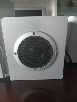 Altavoces Iris y Iekei Grises