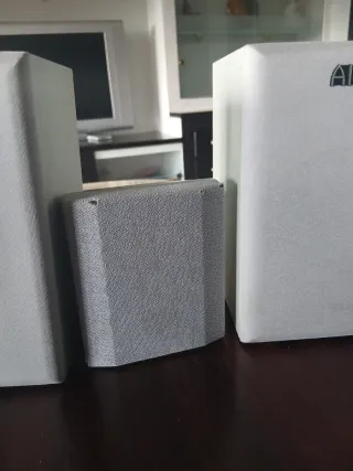 Altavoces Iris y Iekei Grises