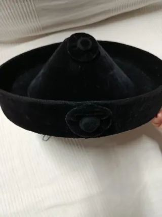 Sombrero negro de terciopelo