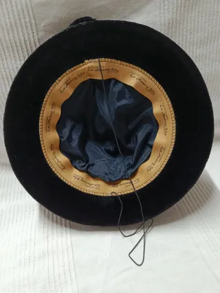 Sombrero negro de terciopelo